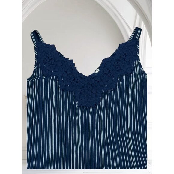 Chico's Sleeveless Blouse Chicos Size 1 US 8-10 M Black White Stripes Lace Neck - Picture 3 of 9